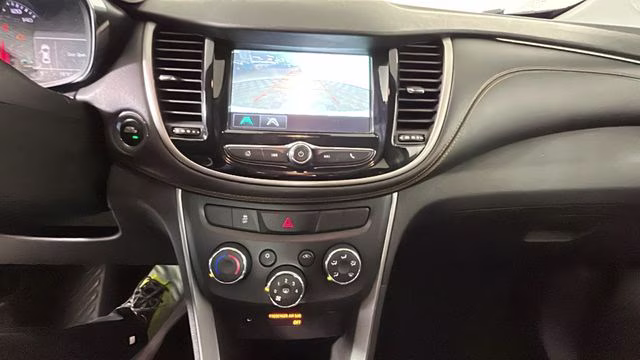 2017 Silver Ice Metallic Chevrolet Trax LT FWD SUV