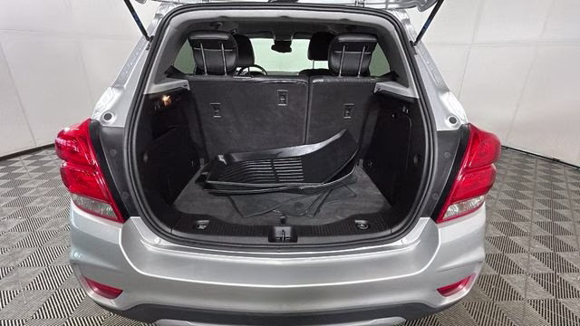 2017 Silver Ice Metallic Chevrolet Trax LT FWD SUV