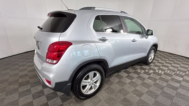 2017 Silver Ice Metallic Chevrolet Trax LT FWD SUV