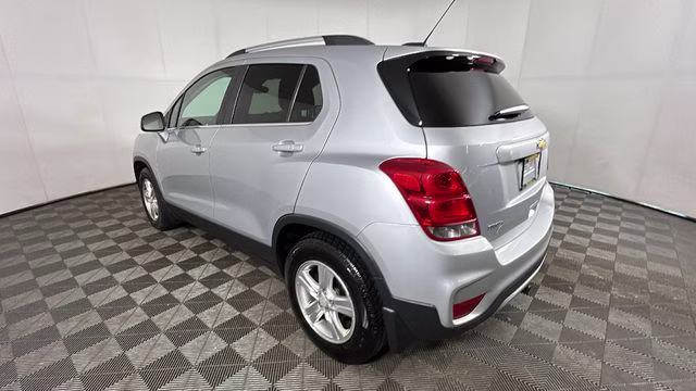 2017 Silver Ice Metallic Chevrolet Trax LT FWD SUV