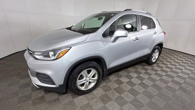 2017 Silver Ice Metallic Chevrolet Trax LT FWD SUV