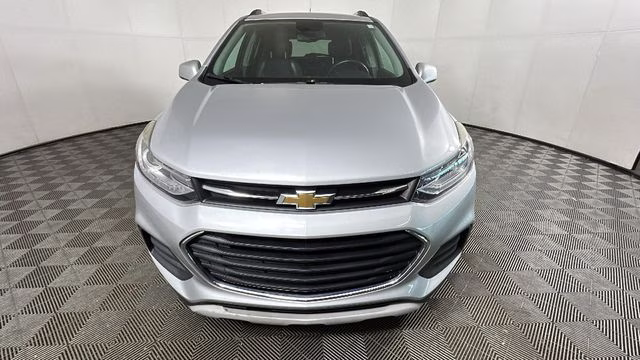 2017 Silver Ice Metallic Chevrolet Trax LT FWD SUV