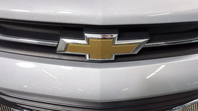 2017 Silver Ice Metallic Chevrolet Trax LT FWD SUV