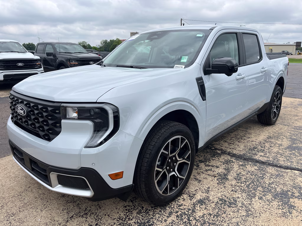 2026 Space White Metallic Ford Maverick LARIAT AWD Truck