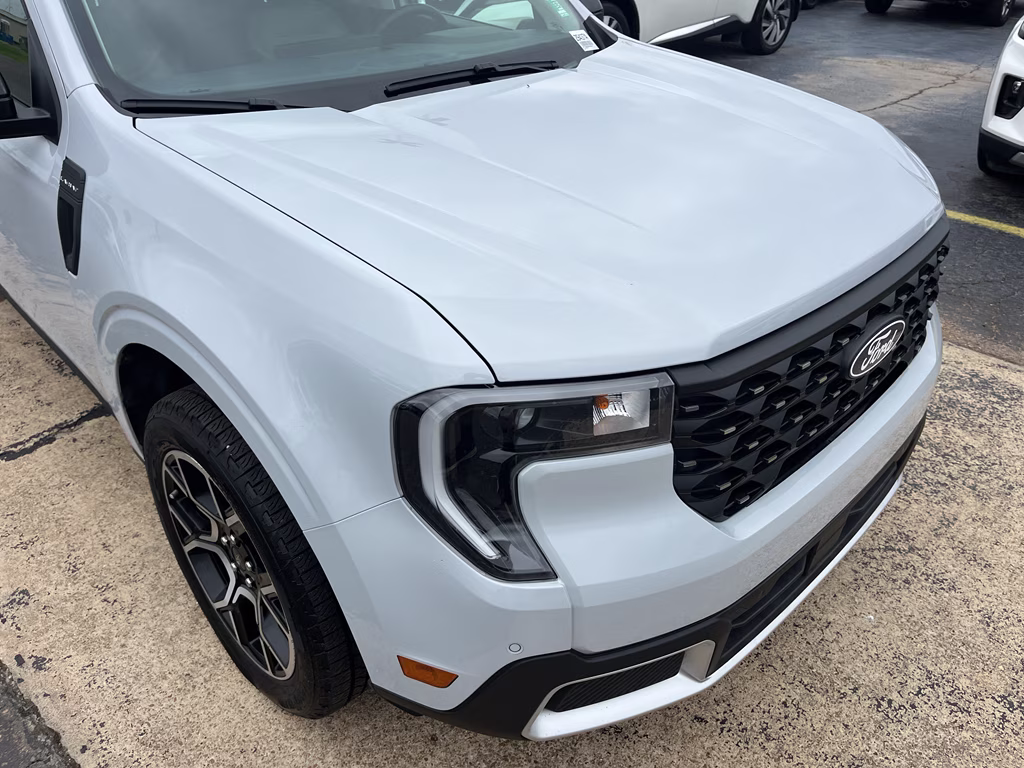 2026 Space White Metallic Ford Maverick LARIAT AWD Truck