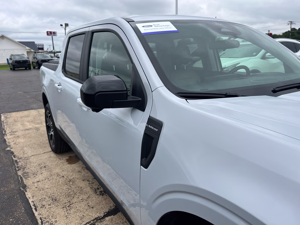 2026 Space White Metallic Ford Maverick LARIAT AWD Truck