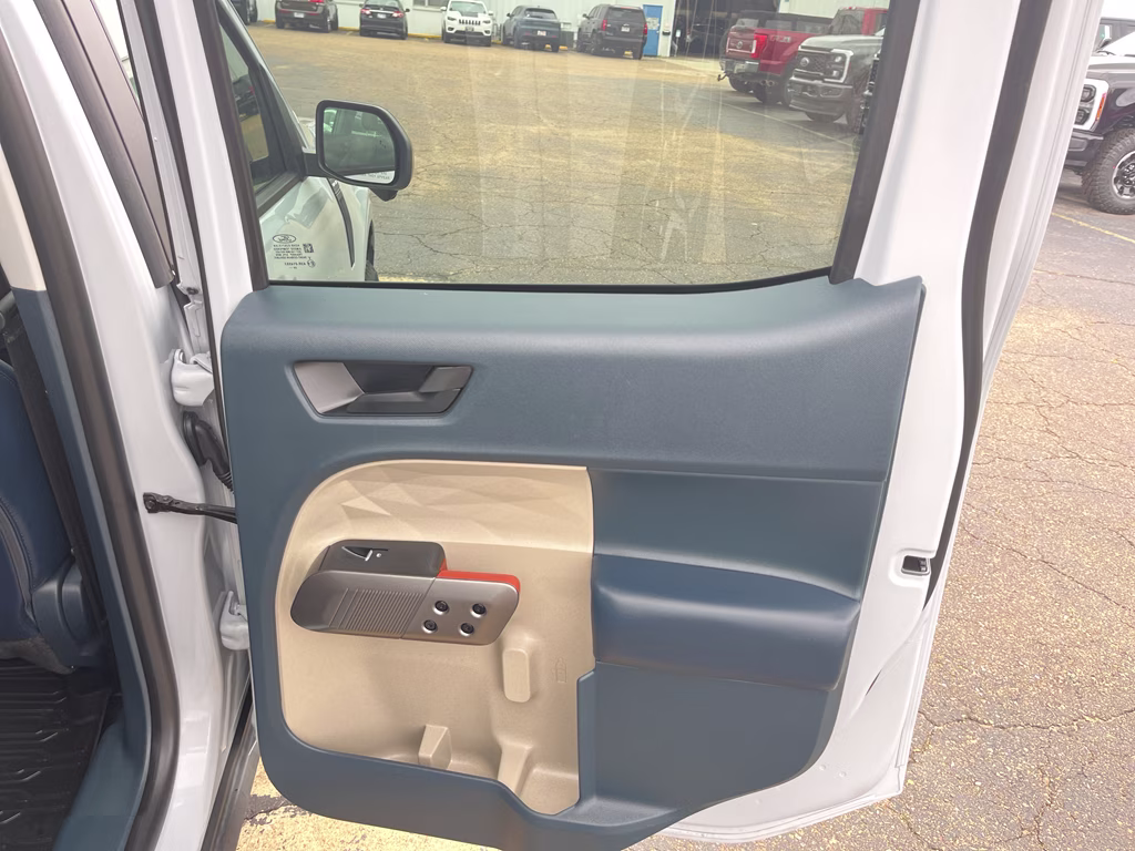 2026 Space White Metallic Ford Maverick LARIAT AWD Truck