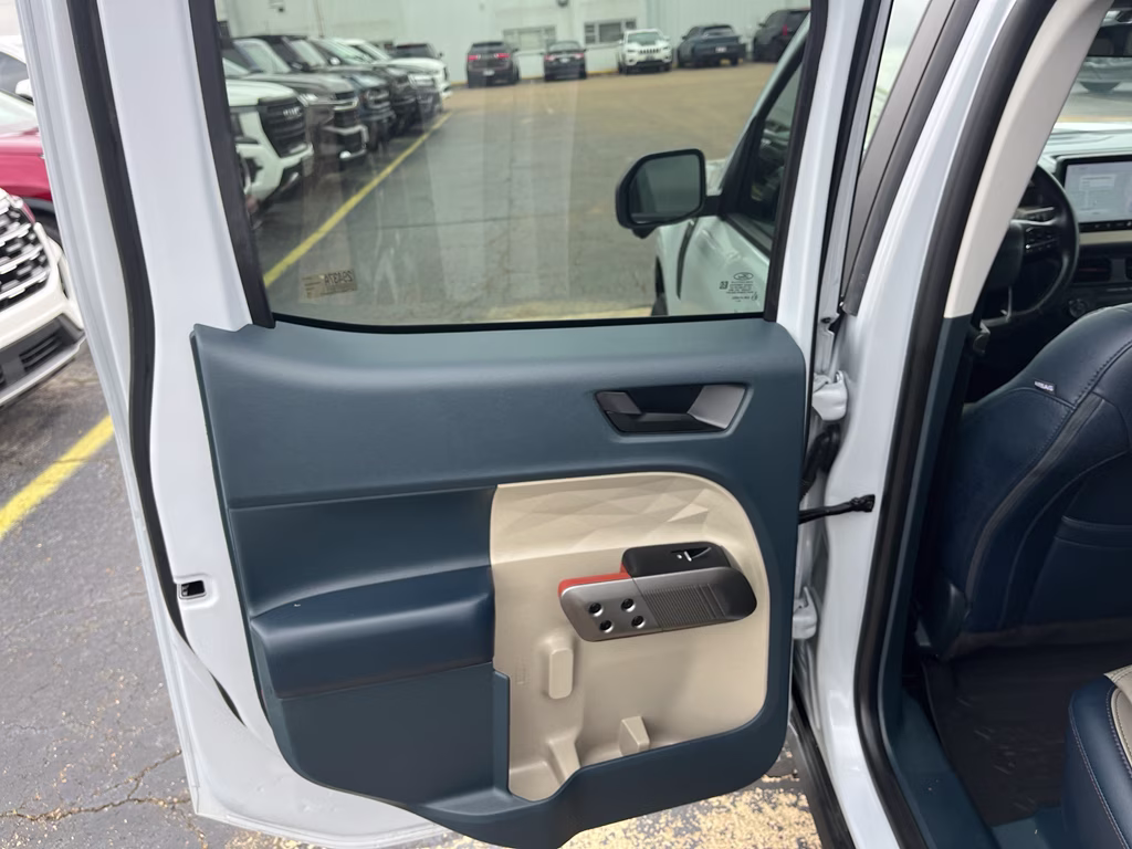 2026 Space White Metallic Ford Maverick LARIAT AWD Truck