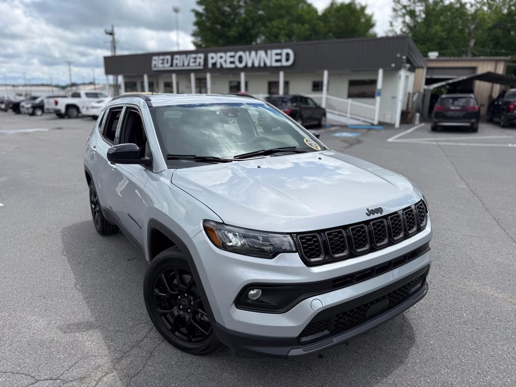 2026 Silver Zynith Metallic Clearcoat Jeep Compass Latitude Altitude 4X4 SUV