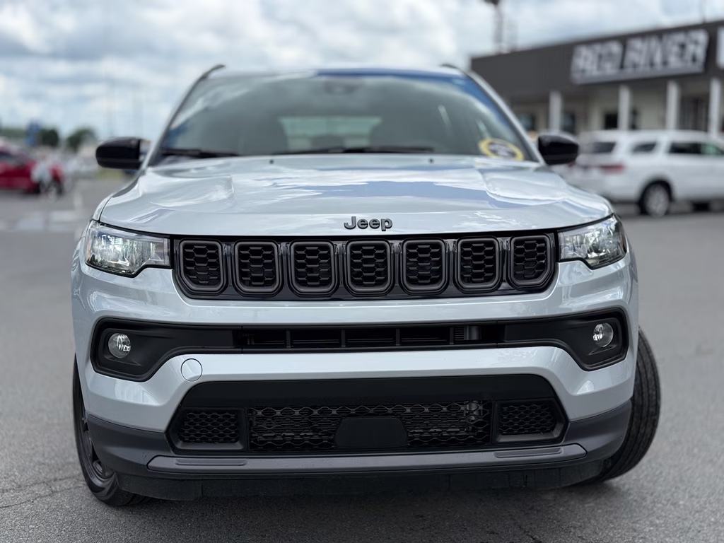 2026 Silver Zynith Metallic Clearcoat Jeep Compass Latitude Altitude 4X4 SUV