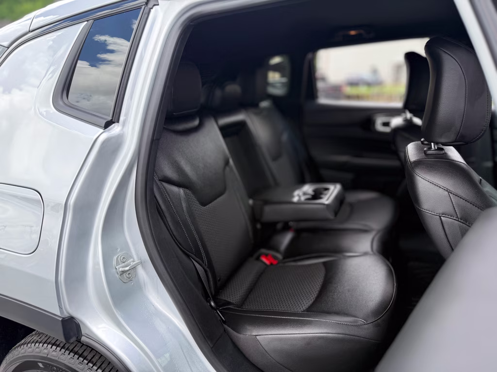 2026 Silver Zynith Metallic Clearcoat Jeep Compass Latitude Altitude 4X4 SUV