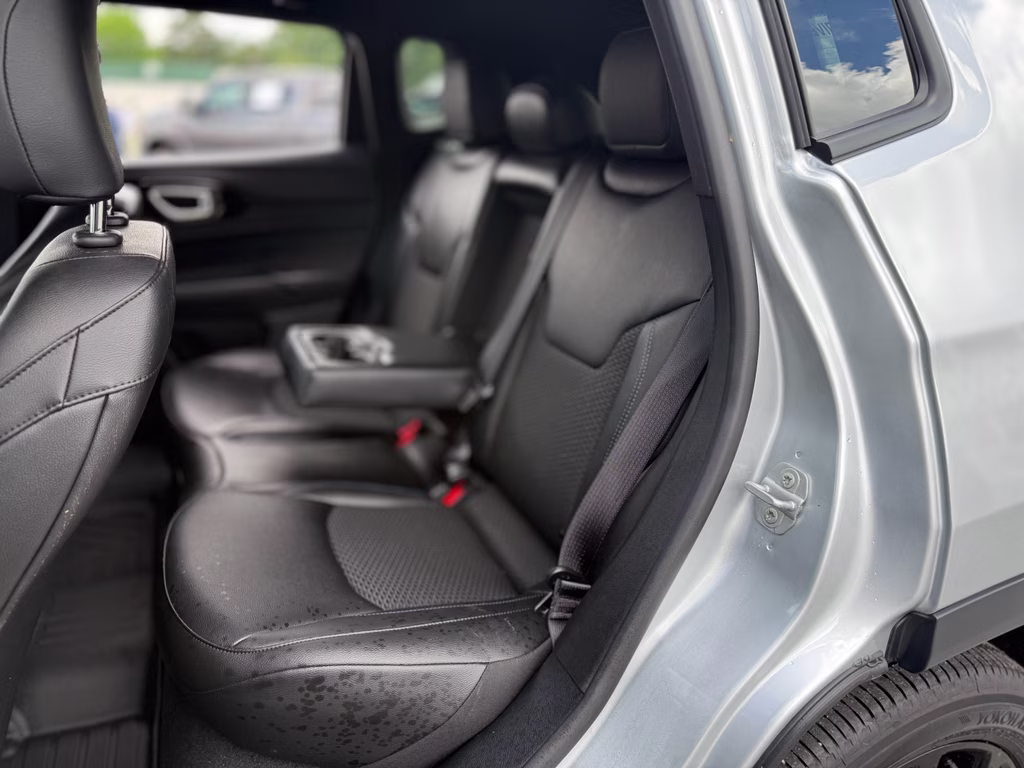 2026 Silver Zynith Metallic Clearcoat Jeep Compass Latitude Altitude 4X4 SUV
