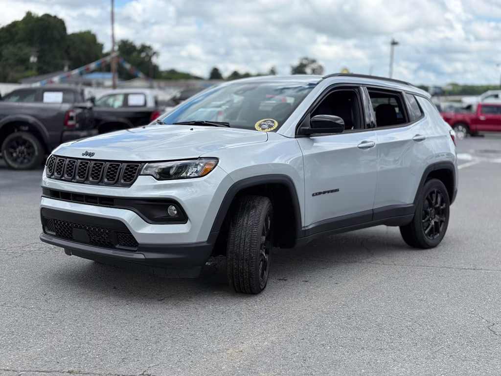 2026 Silver Zynith Metallic Clearcoat Jeep Compass Latitude Altitude 4X4 SUV