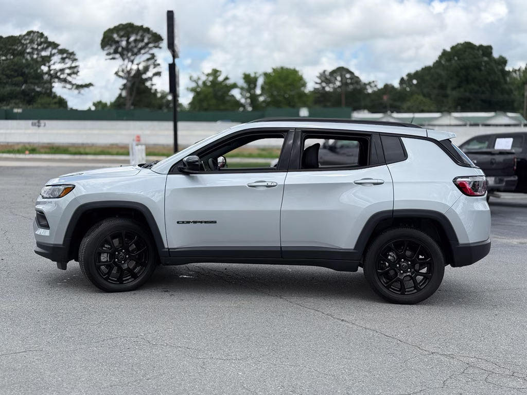 2026 Silver Zynith Metallic Clearcoat Jeep Compass Latitude Altitude 4X4 SUV