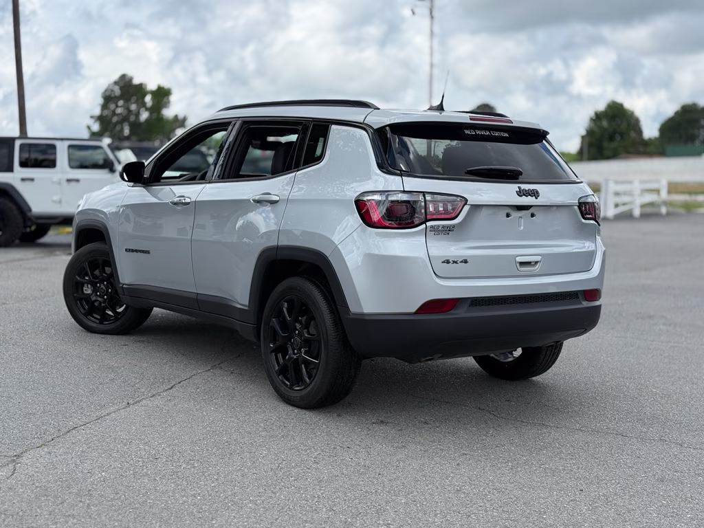 2026 Silver Zynith Metallic Clearcoat Jeep Compass Latitude Altitude 4X4 SUV
