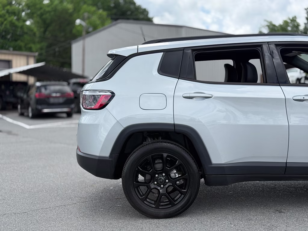 2026 Silver Zynith Metallic Clearcoat Jeep Compass Latitude Altitude 4X4 SUV