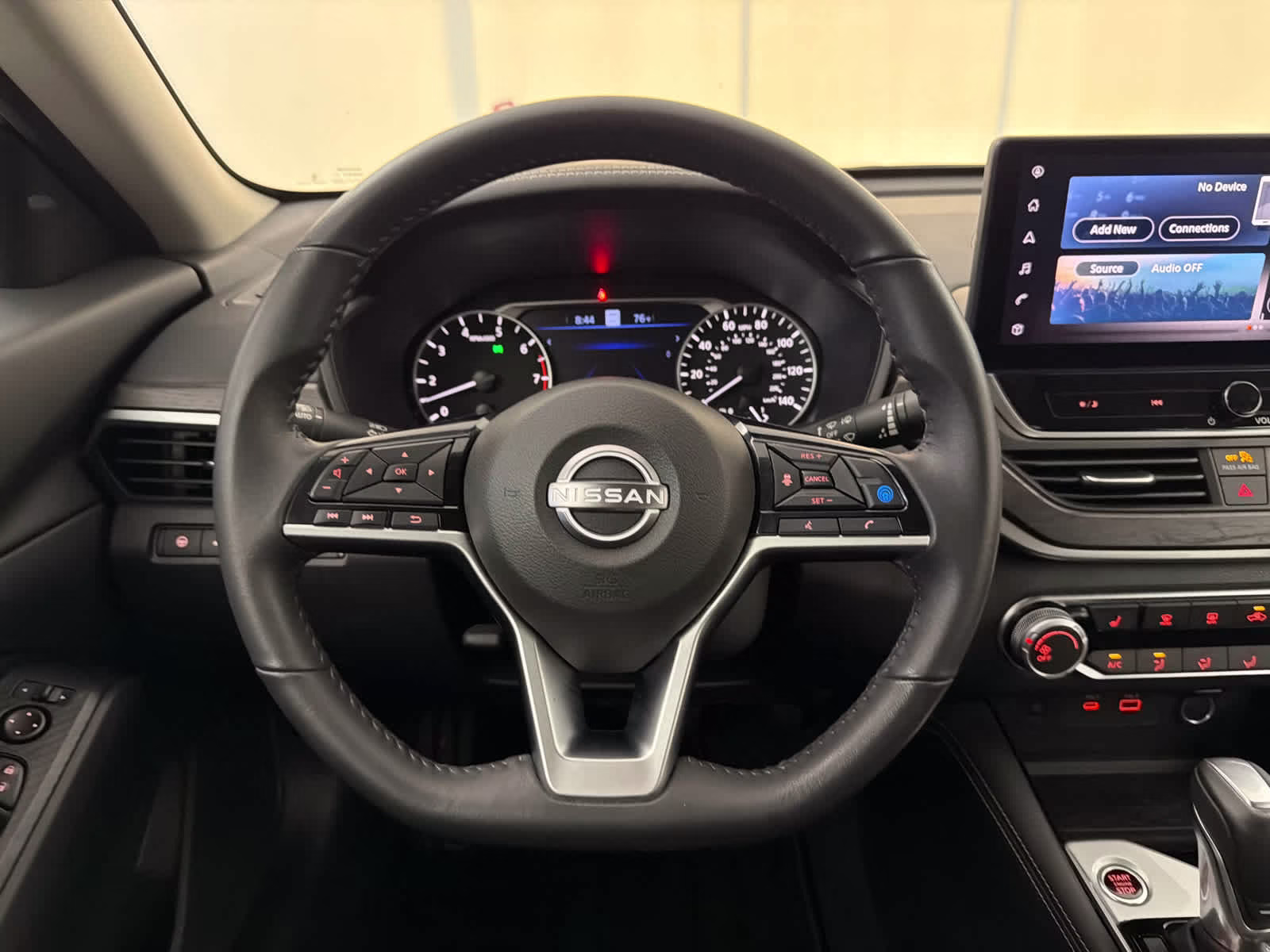 2024 Pearl White Tricoat Nissan Altima 2.5 SV FWD Sedan