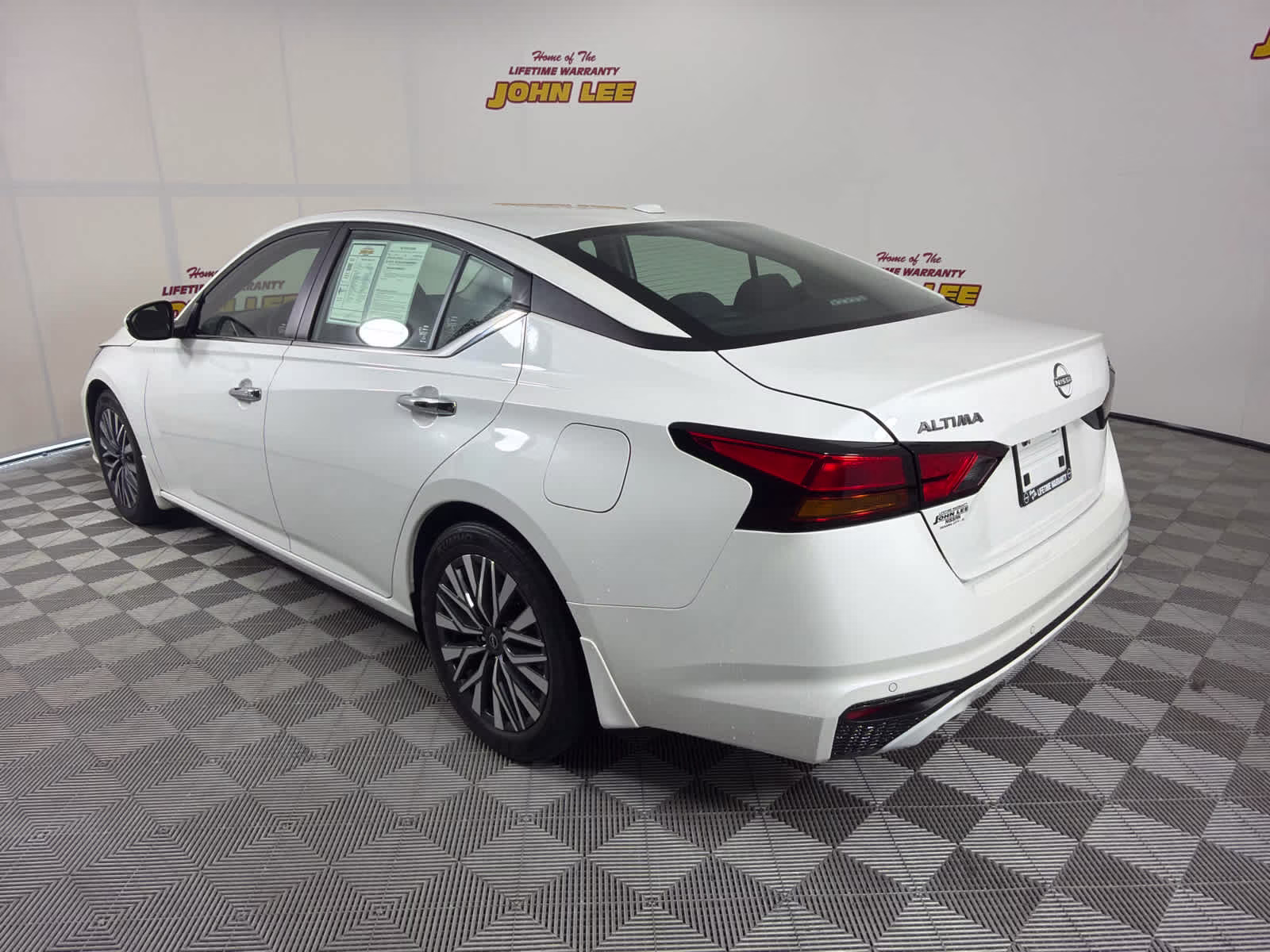 2024 Pearl White Tricoat Nissan Altima 2.5 SV FWD Sedan