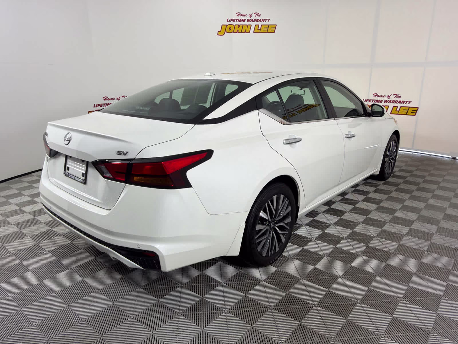 2024 Pearl White Tricoat Nissan Altima 2.5 SV FWD Sedan