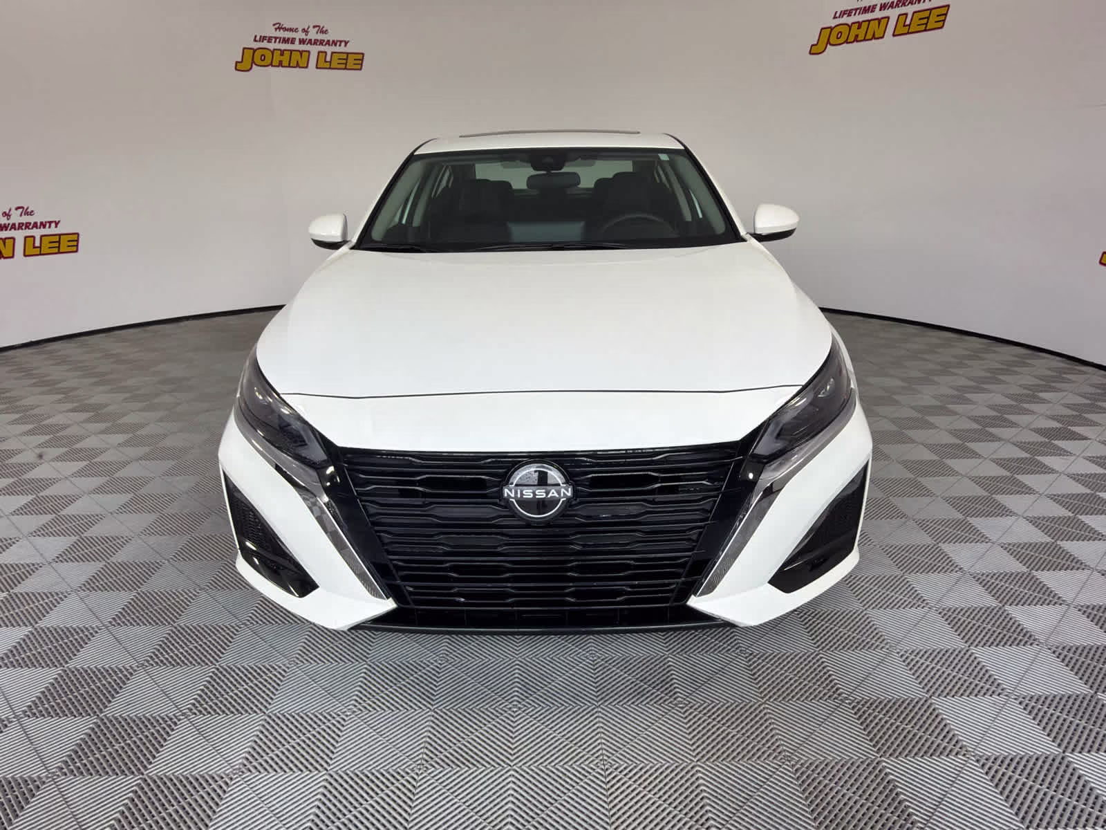 2024 Pearl White Tricoat Nissan Altima 2.5 SV FWD Sedan