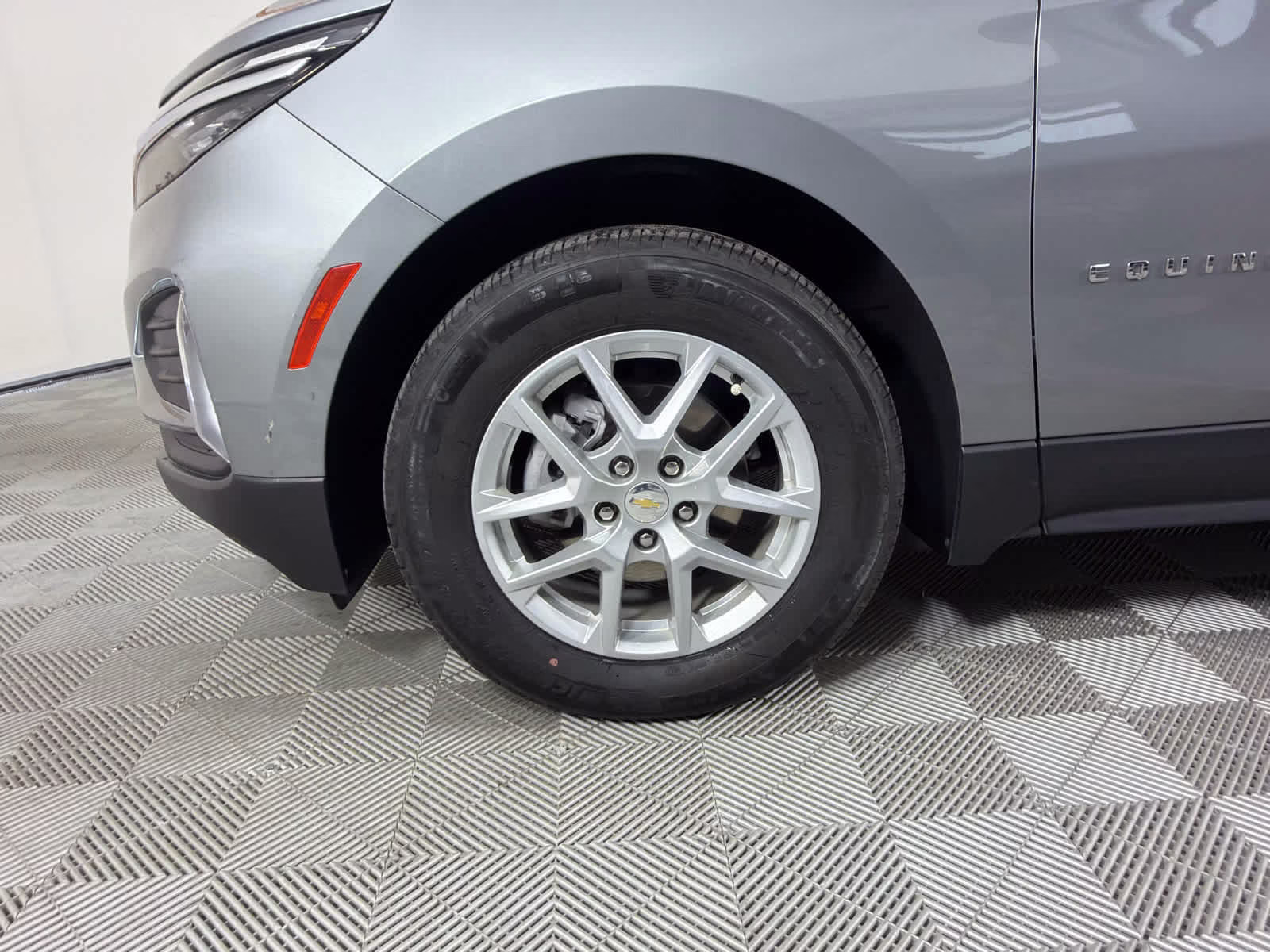 2023 Sterling Gray Metallic Chevrolet Equinox LT FWD SUV