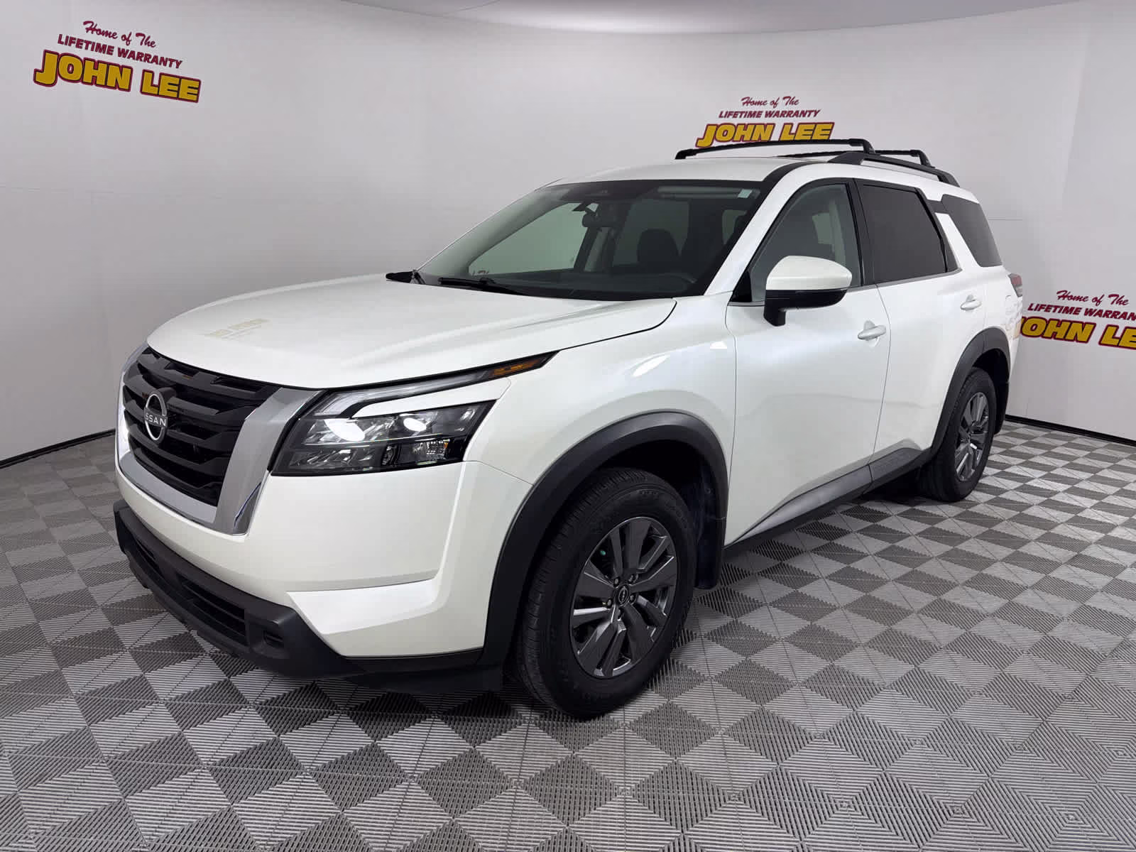 2024 Nissan Pathfinder SV 2WD's photo