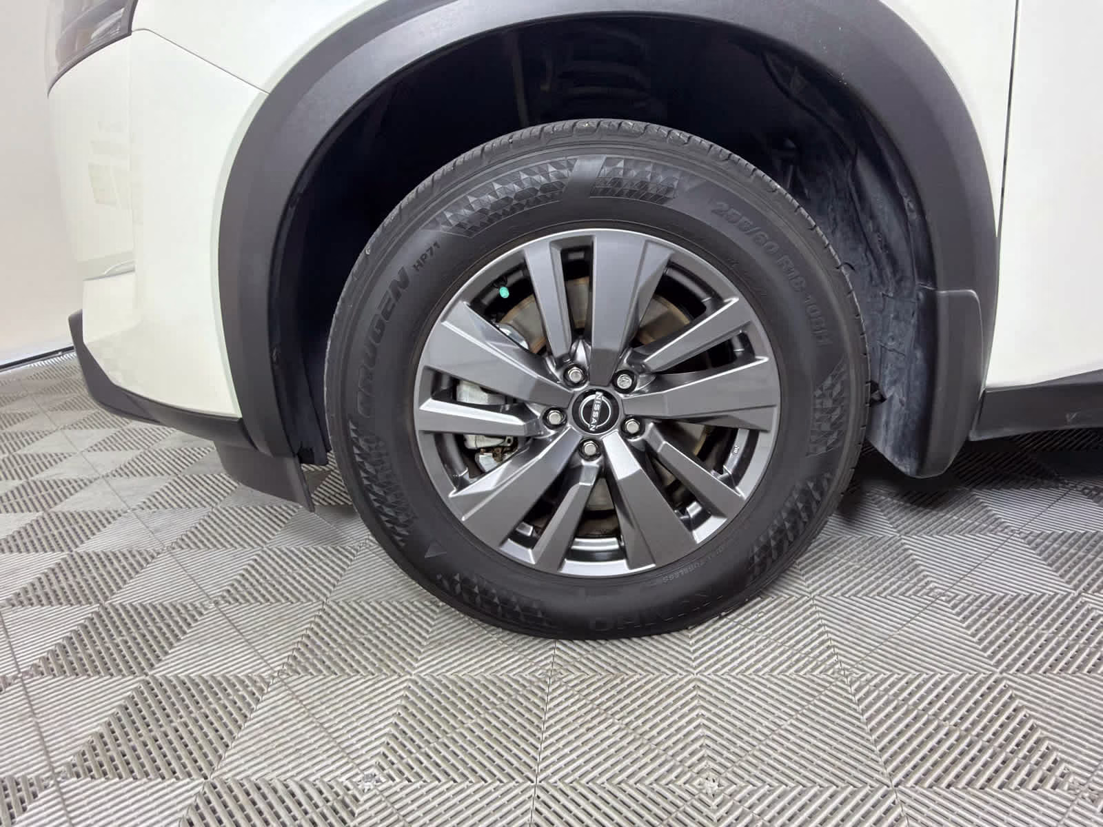2024 Pearl White Tricoat Nissan Pathfinder SV FWD SUV