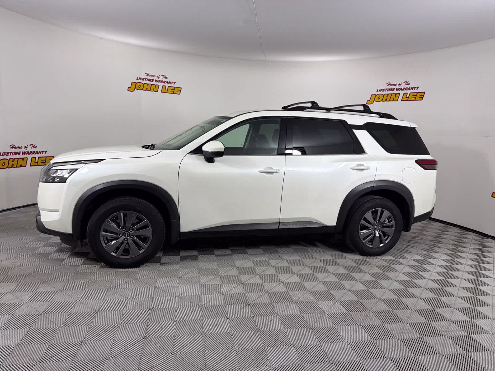 2024 Pearl White Tricoat Nissan Pathfinder SV FWD SUV