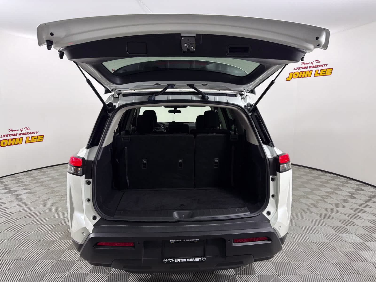 2024 Pearl White Tricoat Nissan Pathfinder SV FWD SUV