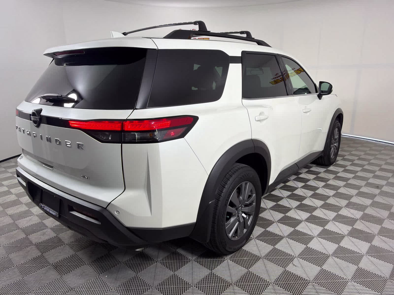 2024 Pearl White Tricoat Nissan Pathfinder SV FWD SUV