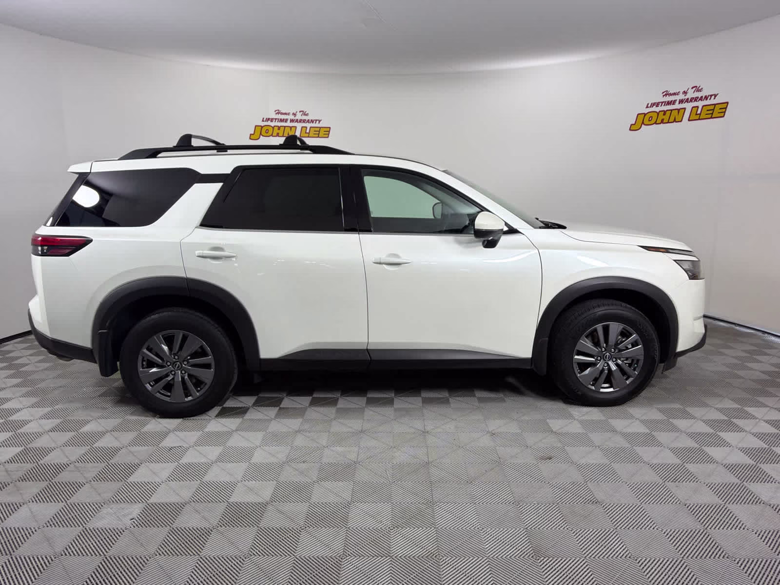 2024 Pearl White Tricoat Nissan Pathfinder SV FWD SUV