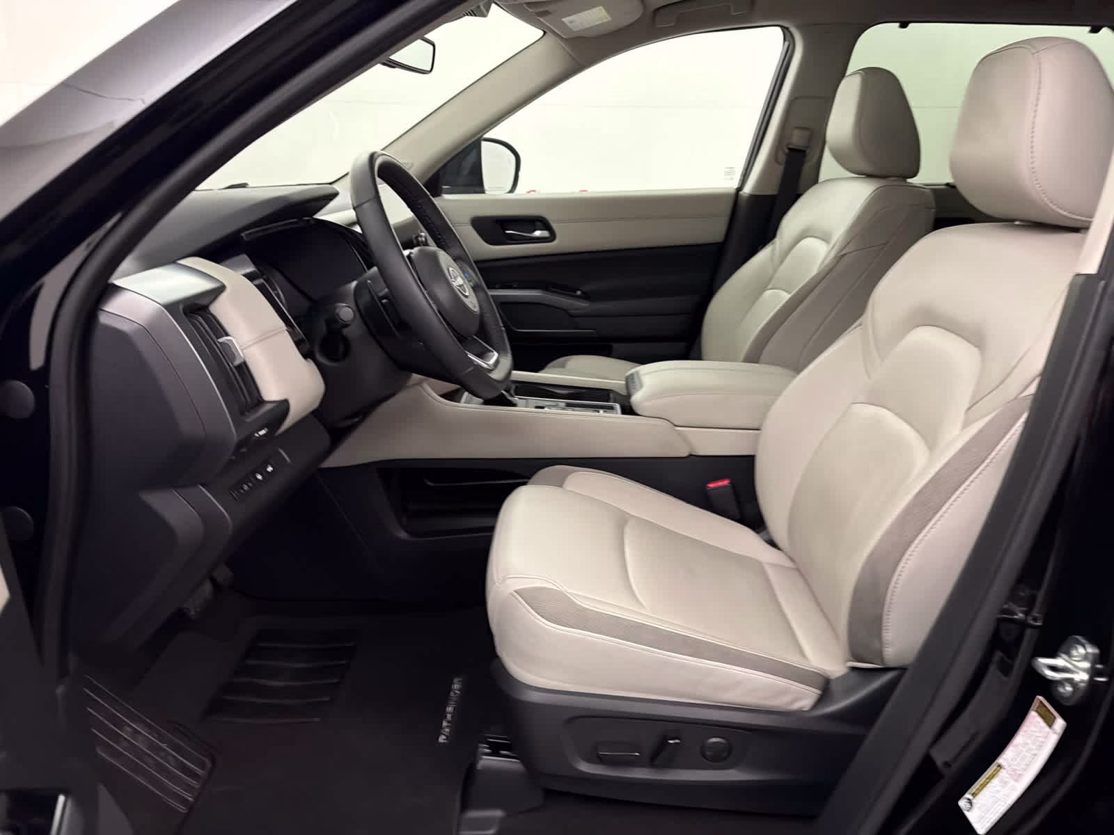2023 Super Black Nissan Pathfinder SL FWD SUV
