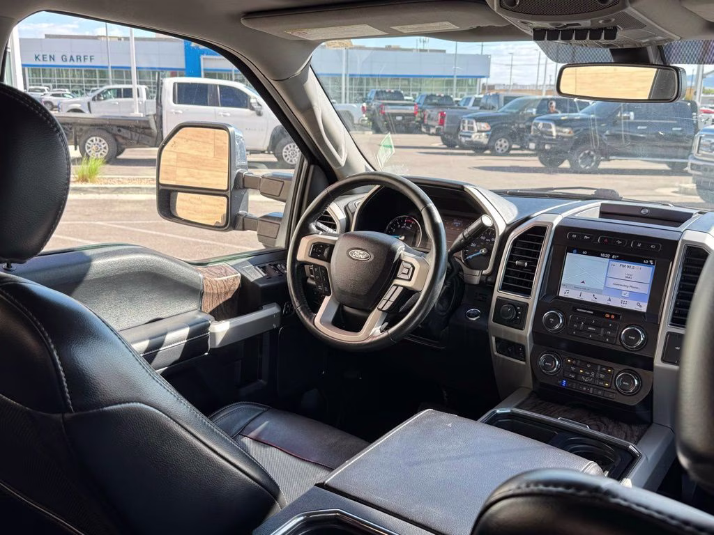 2019 Black Metallic Ford Super Duty F-450 DRW Lariat 4X4 Truck