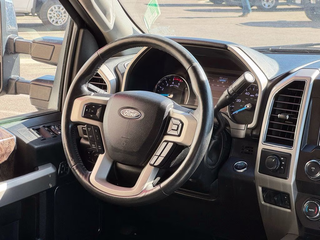 2019 Black Metallic Ford Super Duty F-450 DRW Lariat 4X4 Truck