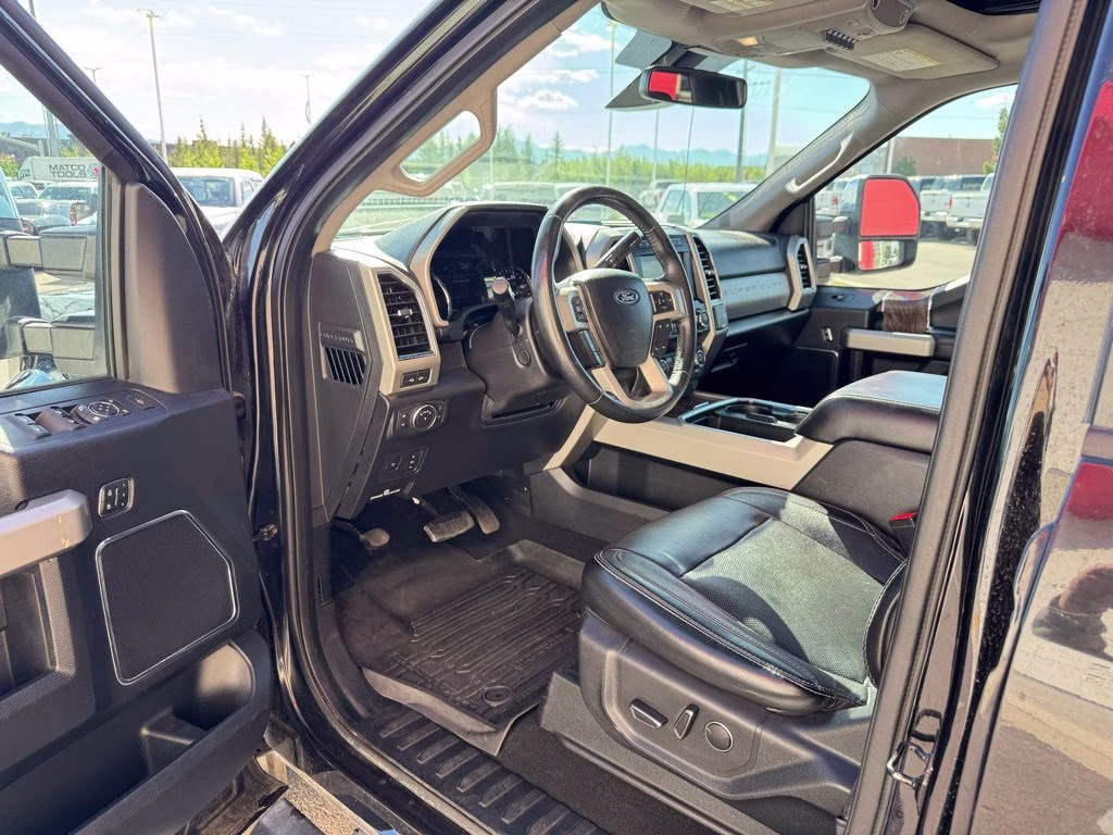 2019 Black Metallic Ford Super Duty F-450 DRW Lariat 4X4 Truck