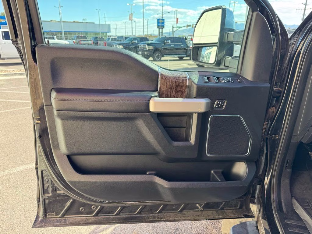 2019 Black Metallic Ford Super Duty F-450 DRW Lariat 4X4 Truck