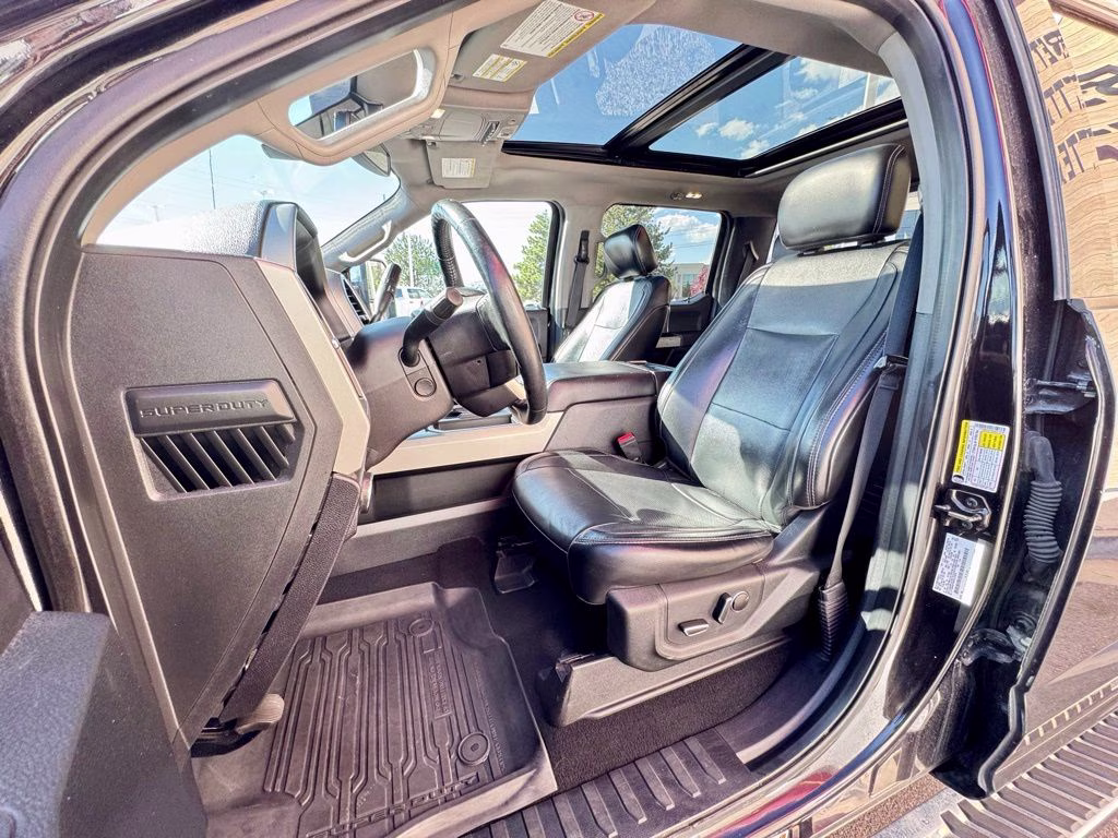 2019 Black Metallic Ford Super Duty F-450 DRW Lariat 4X4 Truck