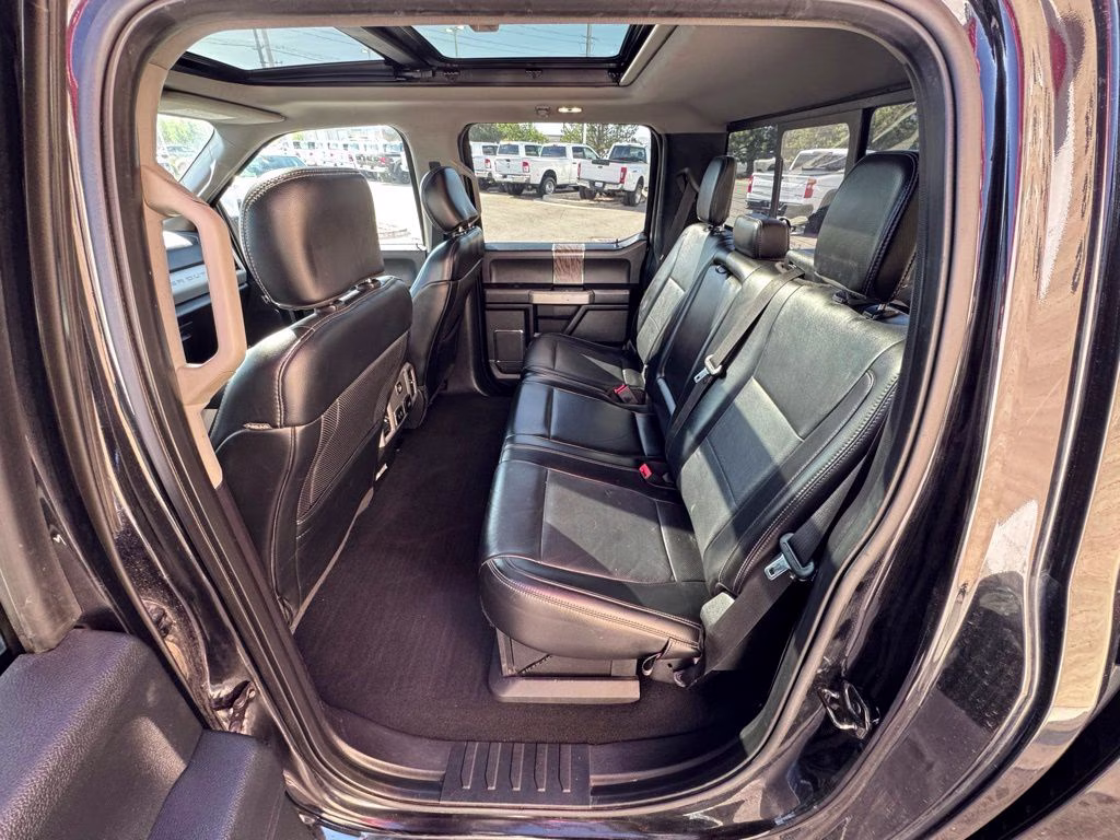2019 Black Metallic Ford Super Duty F-450 DRW Lariat 4X4 Truck