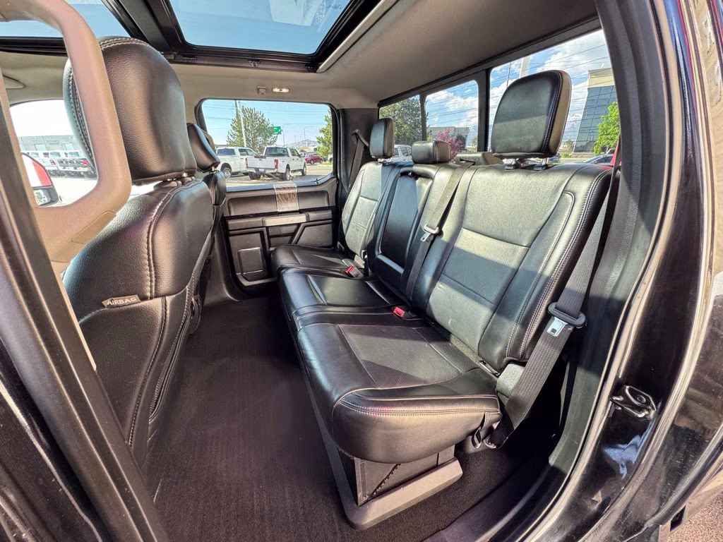 2019 Black Metallic Ford Super Duty F-450 DRW Lariat 4X4 Truck