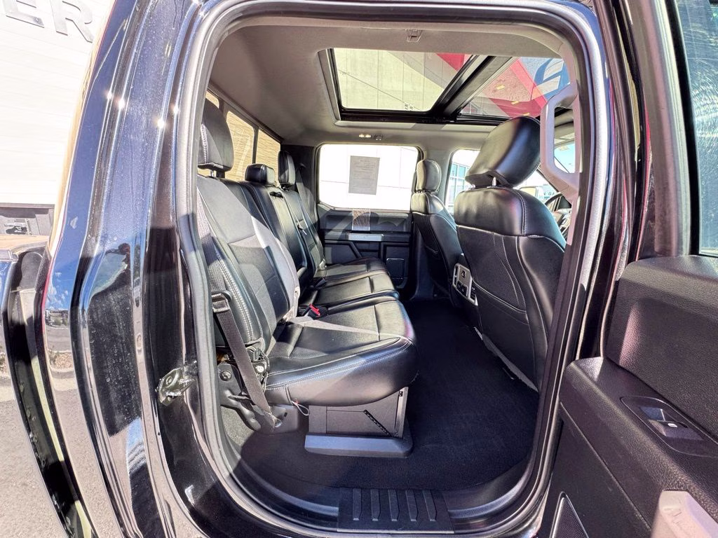 2019 Black Metallic Ford Super Duty F-450 DRW Lariat 4X4 Truck