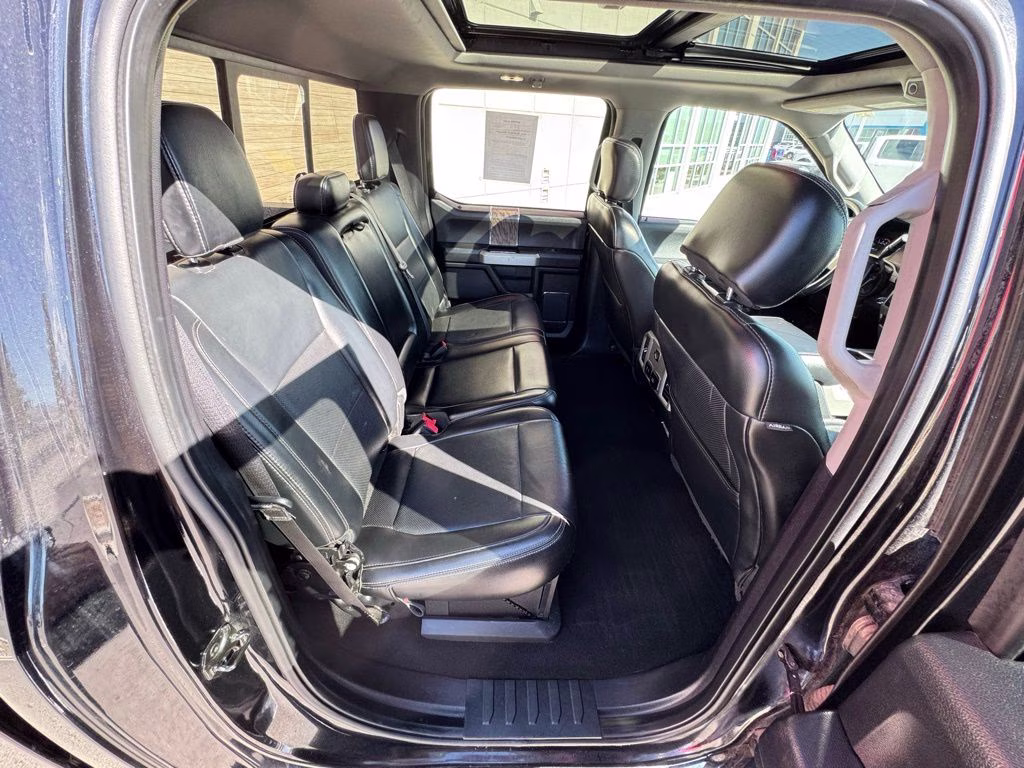 2019 Black Metallic Ford Super Duty F-450 DRW Lariat 4X4 Truck