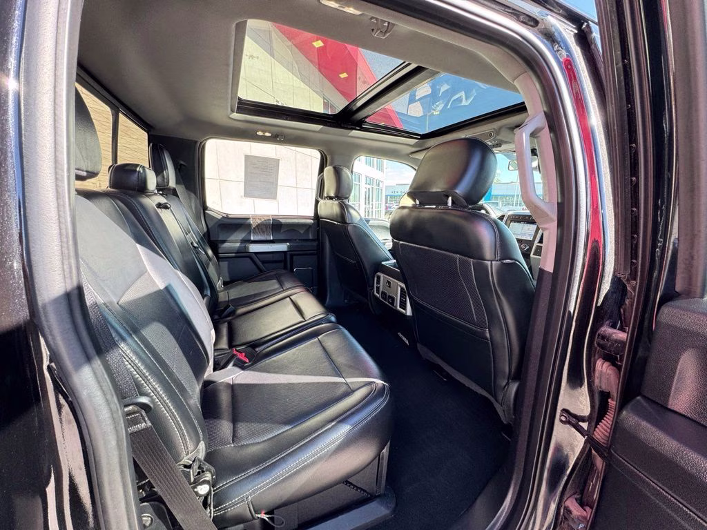 2019 Black Metallic Ford Super Duty F-450 DRW Lariat 4X4 Truck