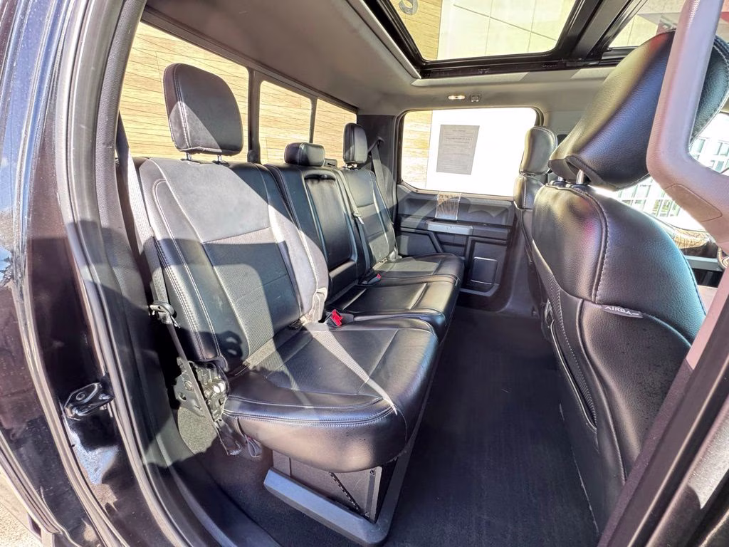 2019 Black Metallic Ford Super Duty F-450 DRW Lariat 4X4 Truck