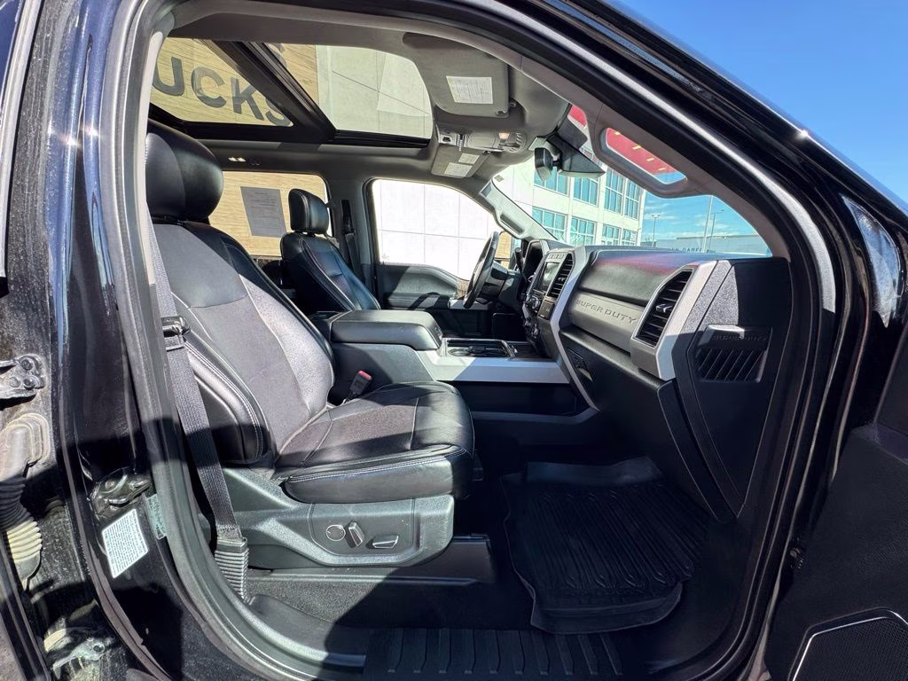 2019 Black Metallic Ford Super Duty F-450 DRW Lariat 4X4 Truck