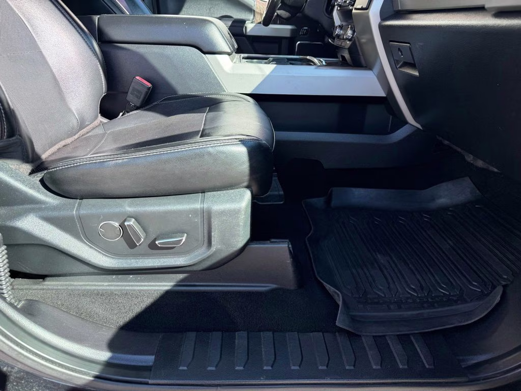2019 Black Metallic Ford Super Duty F-450 DRW Lariat 4X4 Truck