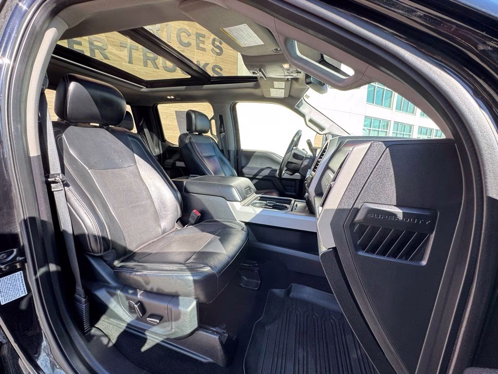 2019 Black Metallic Ford Super Duty F-450 DRW Lariat 4X4 Truck
