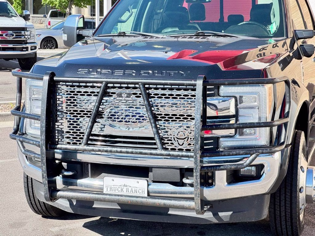 2019 Black Metallic Ford Super Duty F-450 DRW Lariat 4X4 Truck