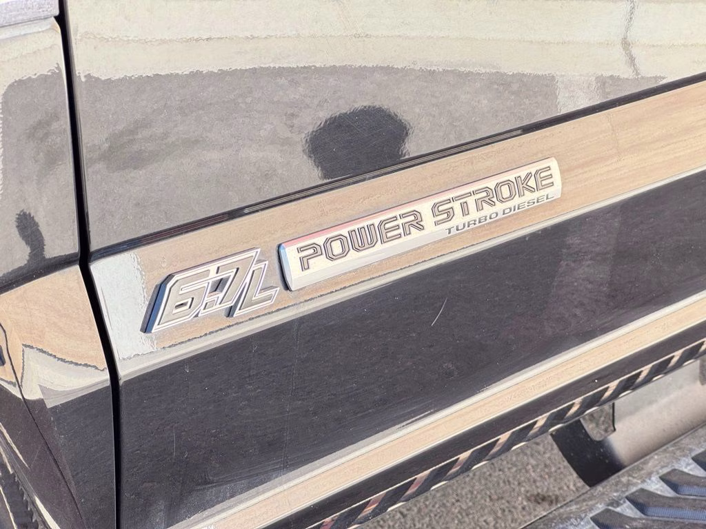 2019 Black Metallic Ford Super Duty F-450 DRW Lariat 4X4 Truck