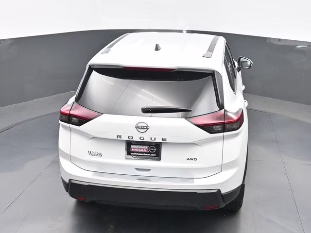2026 Everest White Pearl Tricoat Nissan Rogue SV AWD SUV