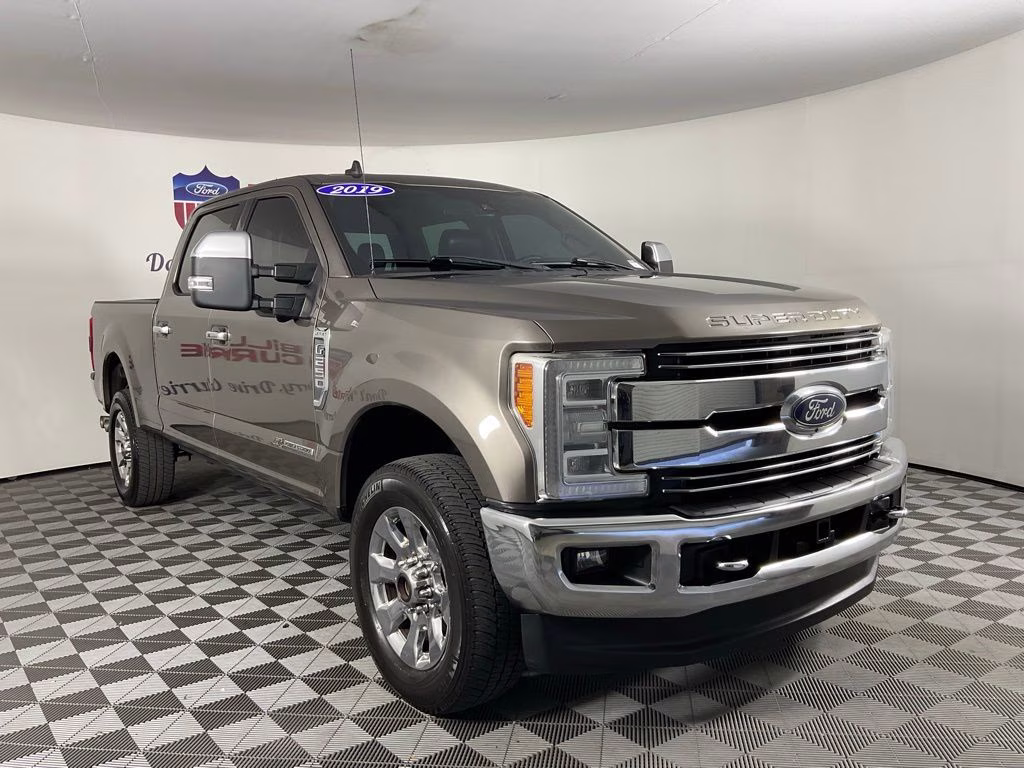 2019 Ford F-250 Lariat 4x4 Crew Cab 6-3/4' Box's photo